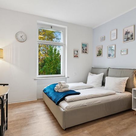 Vorstadtoase - 2 Personen - Eichwalde, Naehe Ber - Queensize-Bett, Netflix, Parken المظهر الخارجي الصورة