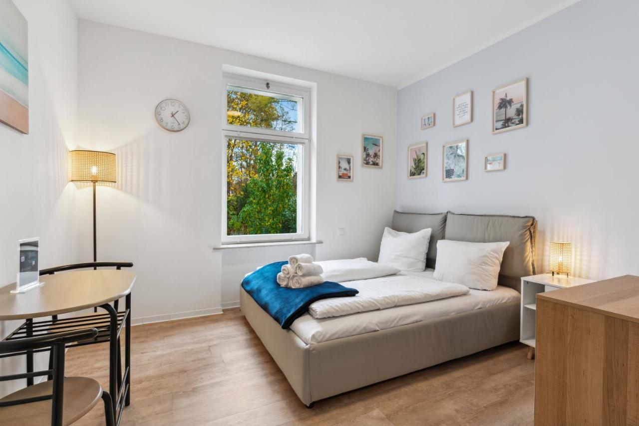 Vorstadtoase - 2 Personen - Eichwalde, Naehe Ber - Queensize-Bett, Netflix, Parken المظهر الخارجي الصورة
